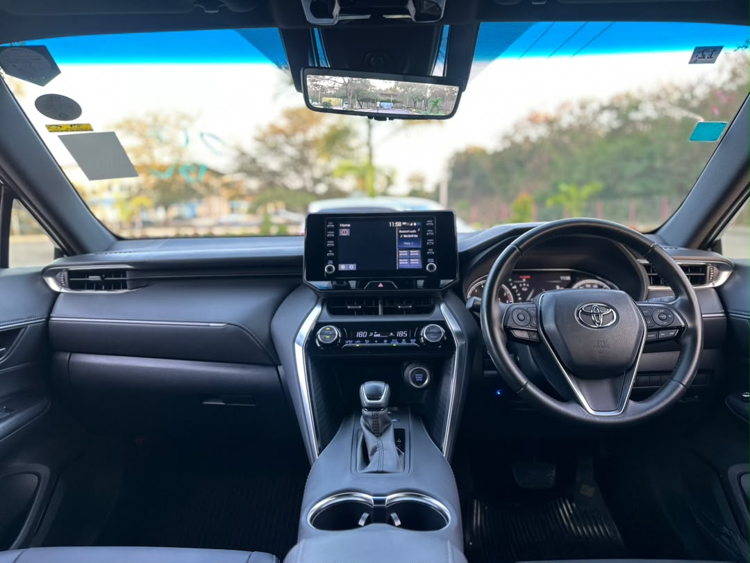 Toyota Harrier thumbnail 4